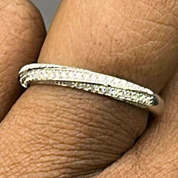 D Luxury 925 Sterling Silver Moissanite Encrusted Twisted Band Ring Size 9 New - Picture 7 of 11